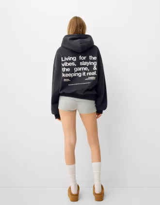 Sudadera con capucha estampada