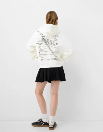 Sudadera con capucha estampada