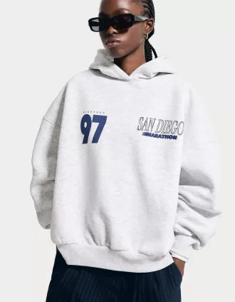 Sudadera con capucha estampada