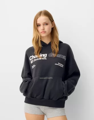 Sudadera con capucha estampada
