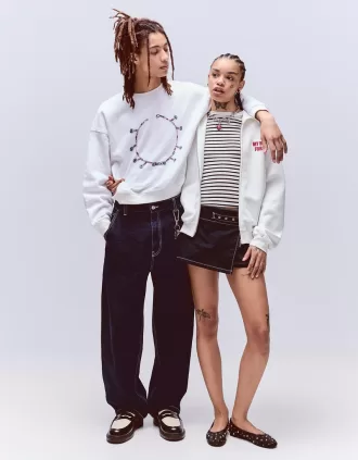 Sudadera con capucha estampada y cremallera