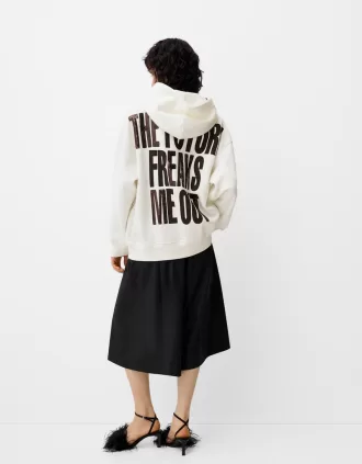 Sudadera con capucha estampada y cremallera