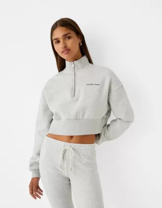 Sudadera con cremallera y bordado