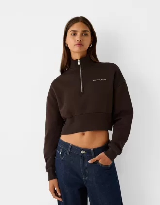 Sudadera con cremallera y bordado
