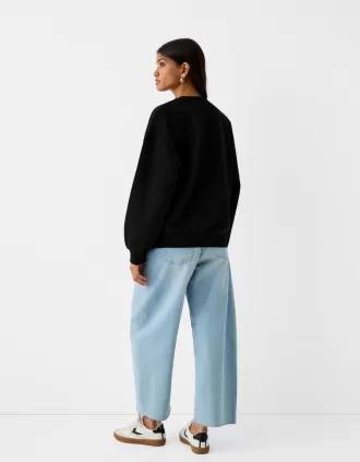 Sudadera oversize con bolsillos laterales