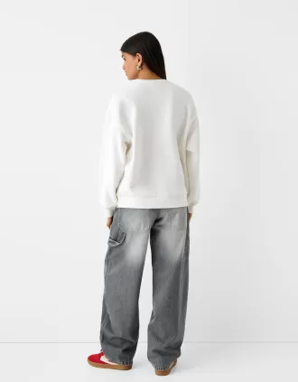 Sudadera oversize con bolsillos laterales