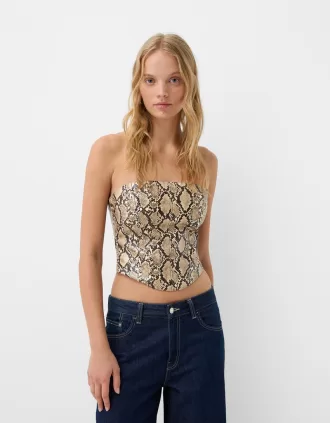 Top de inspiración corsetería efecto piel con estampado animal