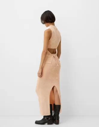 Top de terciopelo con cuello alto y detalle de lazo