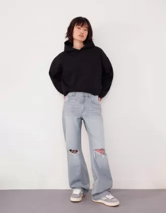 Vaqueros anchos estilo años 90 con rotos