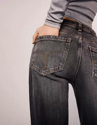 Vaqueros boot-cut de talle bajo