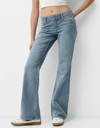 Vaqueros boot-cut de talle bajo