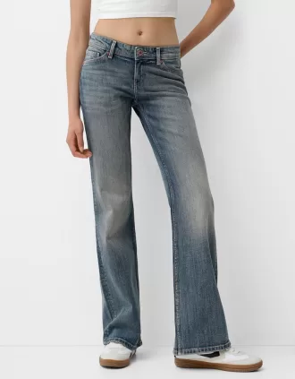 Vaqueros boot-cut de talle bajo