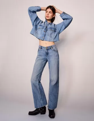 Vaqueros boot-cut de talle bajo