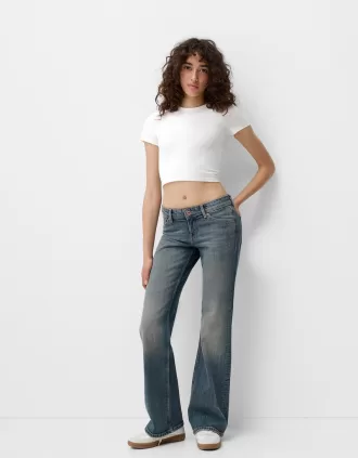 Vaqueros boot-cut de talle bajo