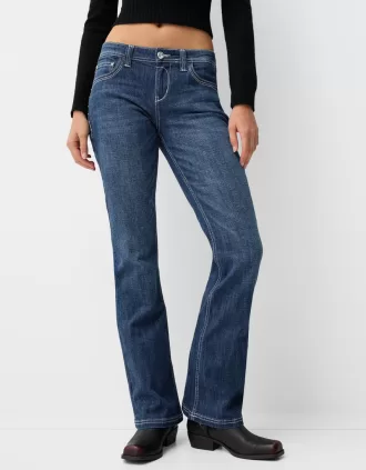 Vaqueros boot-cut de talle bajo con bordado