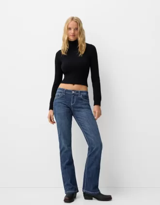 Vaqueros boot-cut de talle bajo con bordado