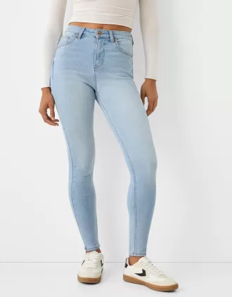 Vaqueros pitillo de talle muy alto