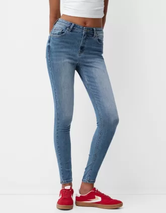 Vaqueros pitillo de talle muy alto
