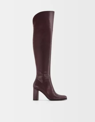 botas de tacón alto por encima de la rodilla