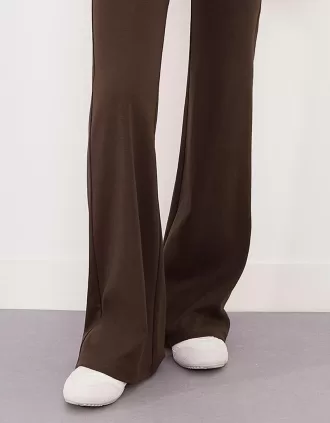 pantalones acampanados