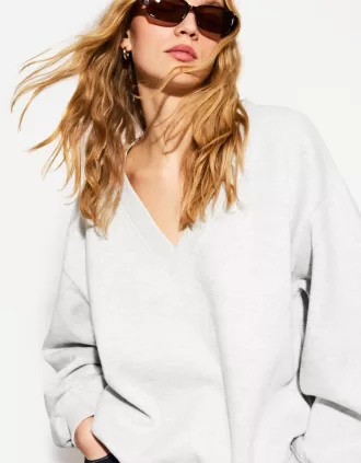 suéter con cuello en V